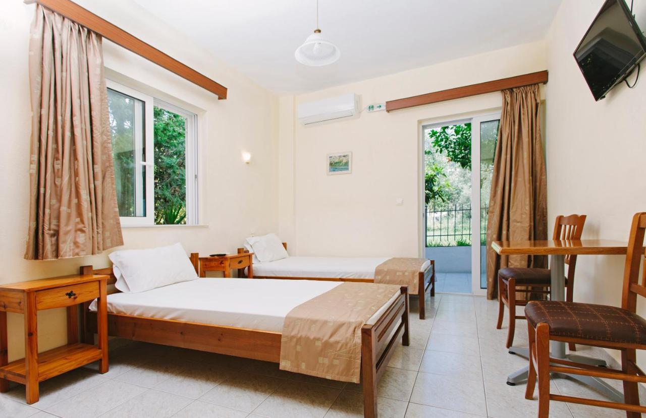 Hotel Loula Rooms And Apartments Kamena Vourla Ngoại thất bức ảnh