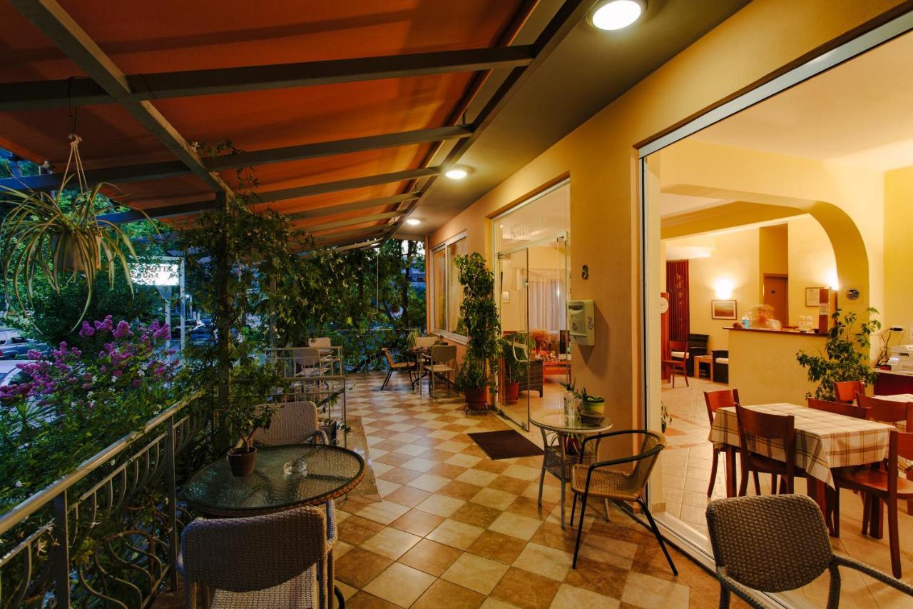 Hotel Loula Rooms And Apartments Kamena Vourla Ngoại thất bức ảnh
