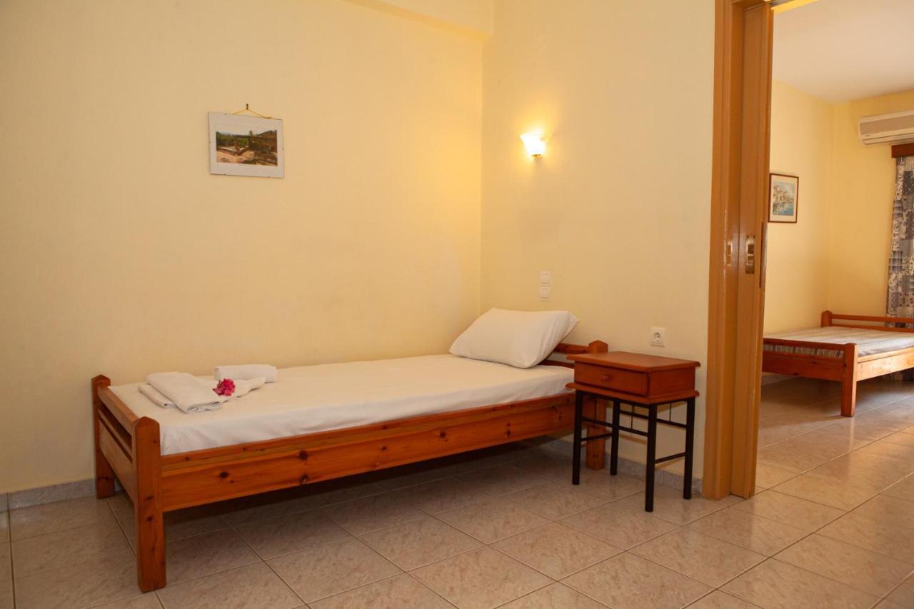 Hotel Loula Rooms And Apartments Kamena Vourla Ngoại thất bức ảnh