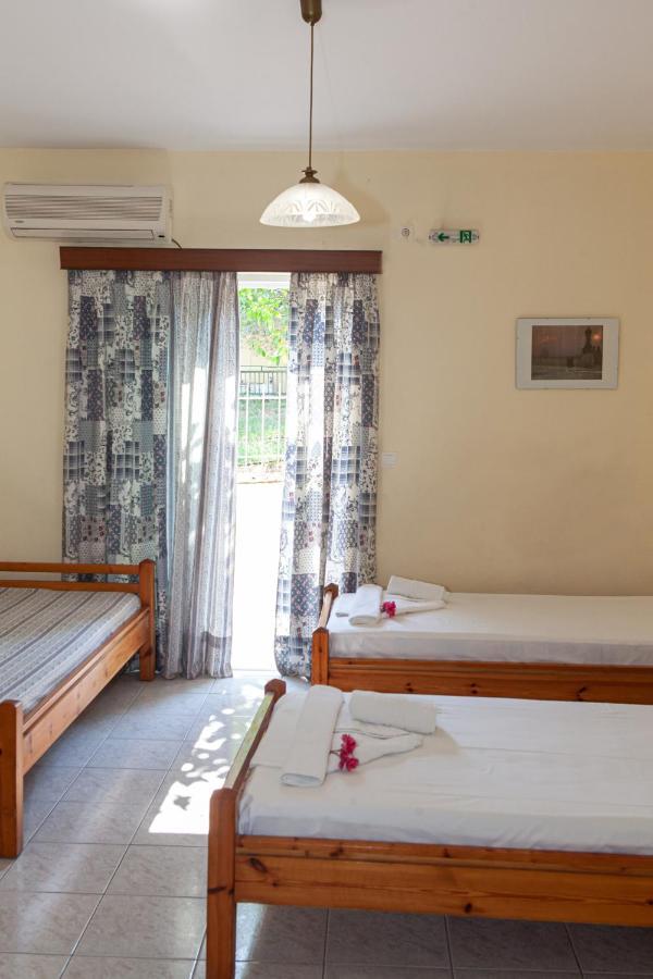Hotel Loula Rooms And Apartments Kamena Vourla Ngoại thất bức ảnh