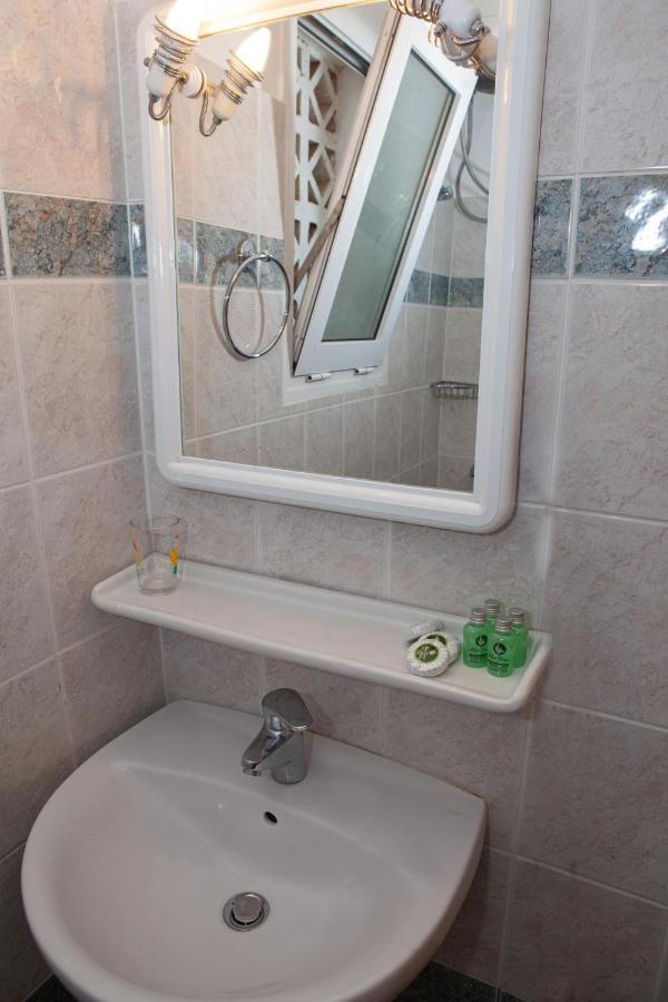 Hotel Loula Rooms And Apartments Kamena Vourla Ngoại thất bức ảnh