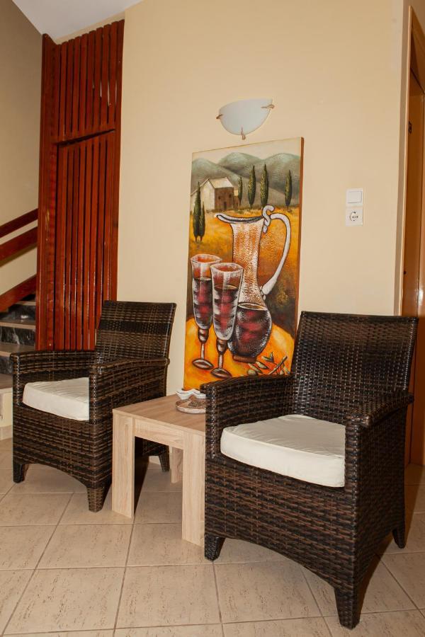 Hotel Loula Rooms And Apartments Kamena Vourla Ngoại thất bức ảnh