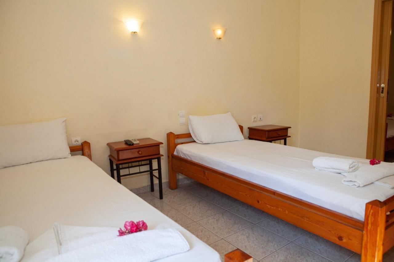Hotel Loula Rooms And Apartments Kamena Vourla Ngoại thất bức ảnh