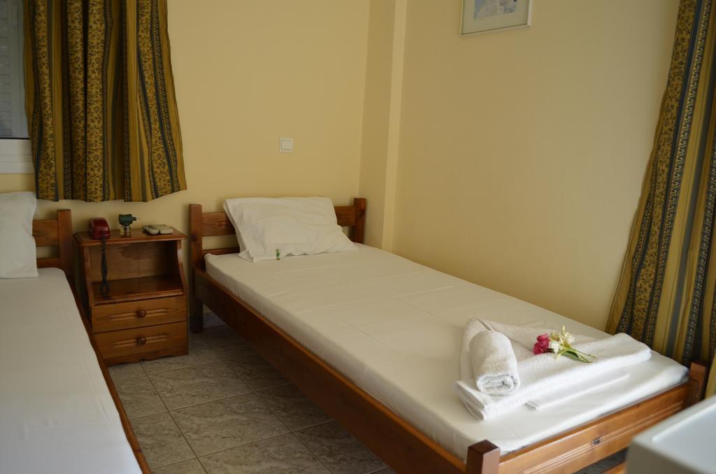 Hotel Loula Rooms And Apartments Kamena Vourla Ngoại thất bức ảnh